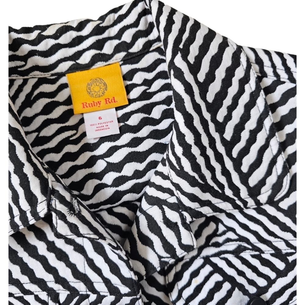 Ruby Rd. Jacket. Size 6 - Picture 4 of 6